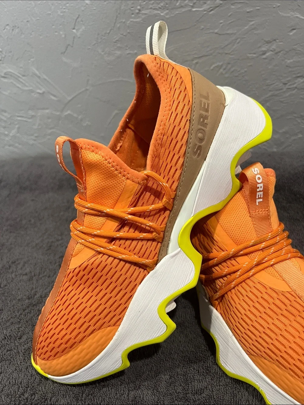 🔥🔥 SOREL Kinetic Impact II Lace Sneaker Orange Designer Shoes Women Sz 9 - EUC
